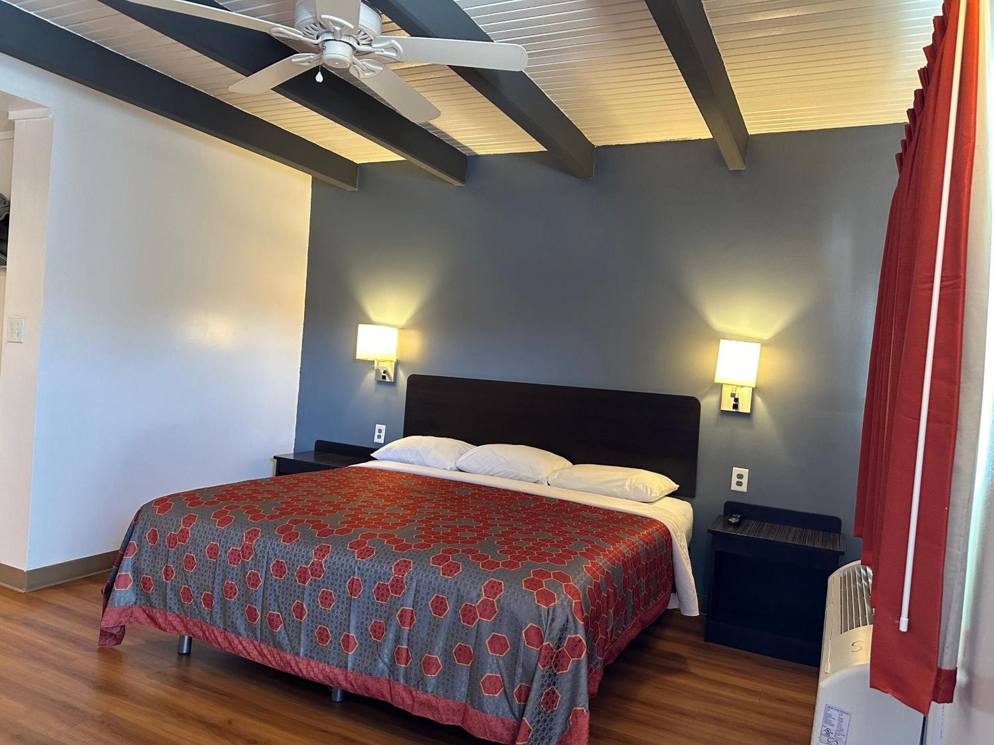 6 Mo Hotel 2*