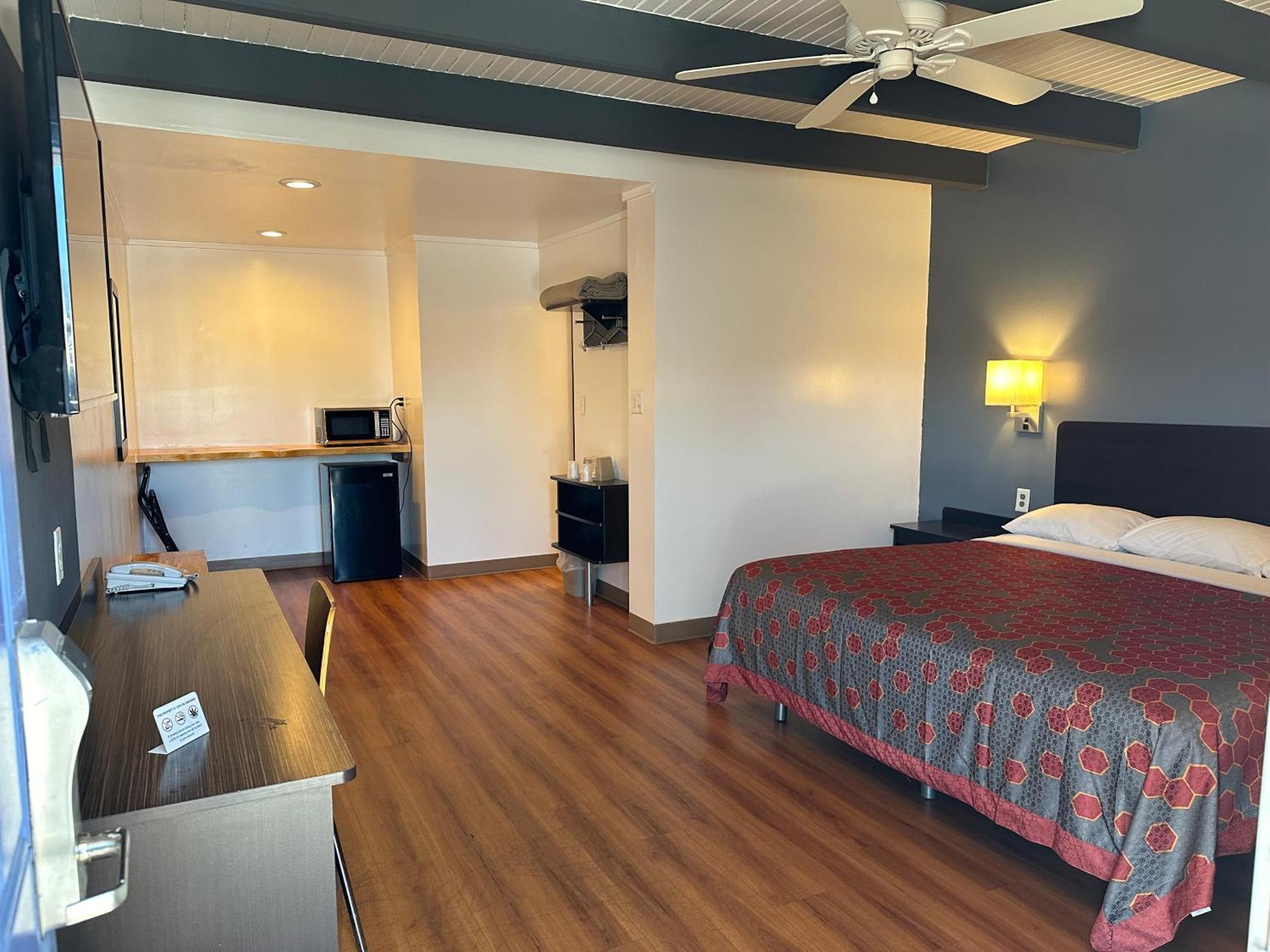 6 Mo Hotel 2*