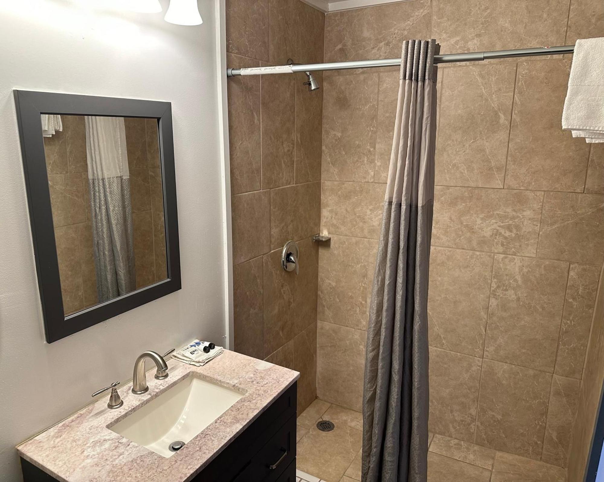 6 Mo Hotel 2*