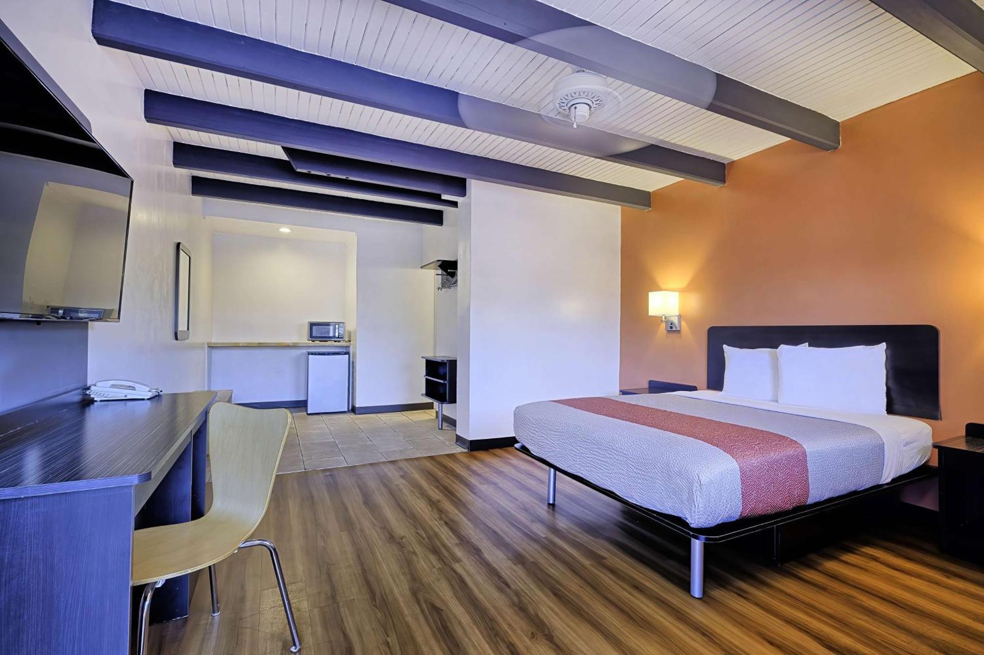 Hotel 6 Mo 2*