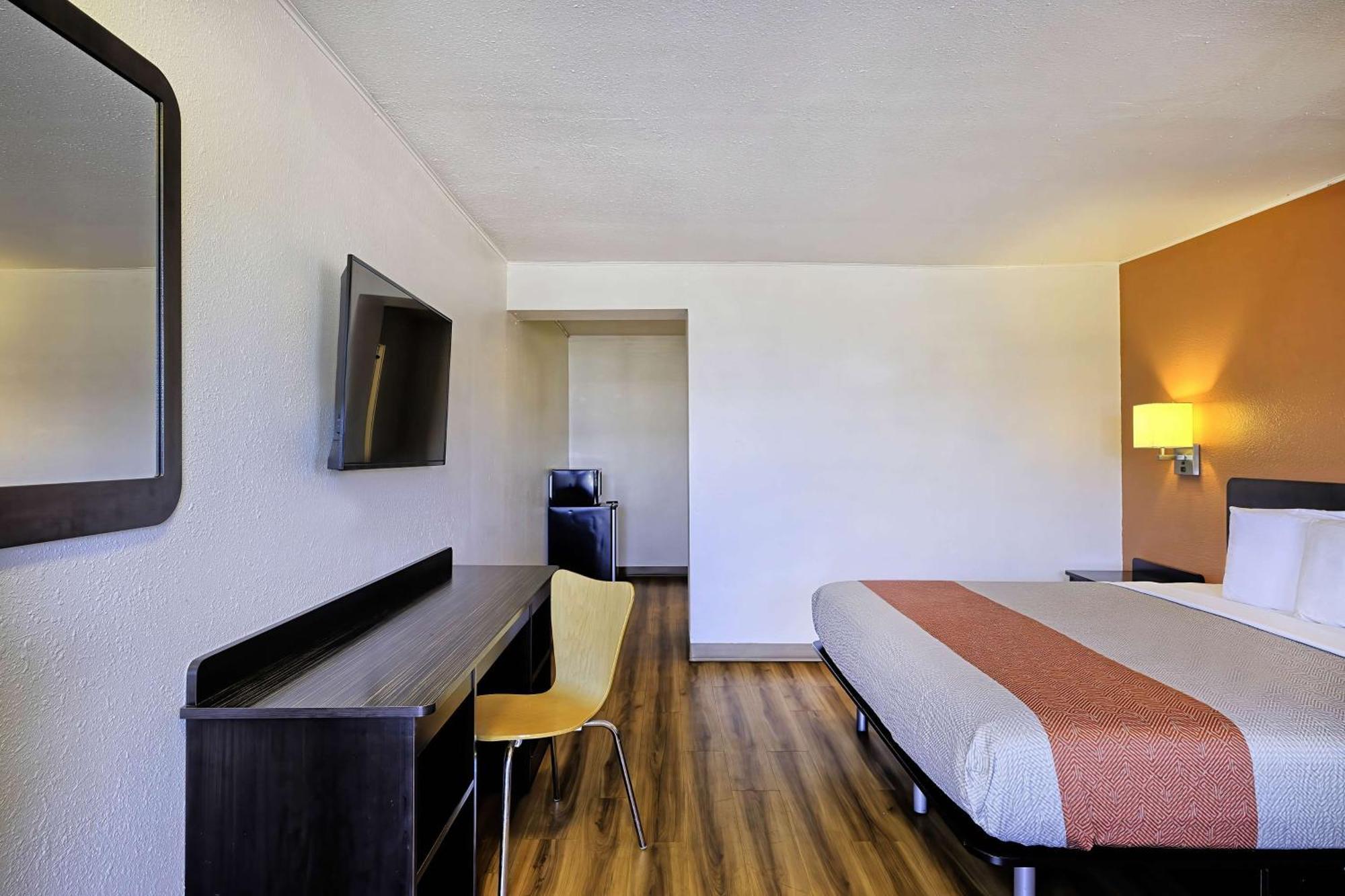 Hotel 6 Mo 2*