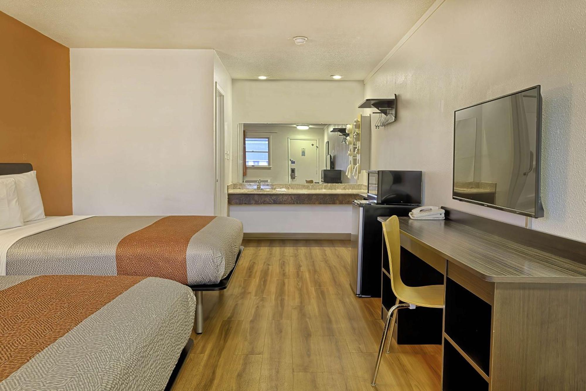 6 Mo Hotel Sullivan