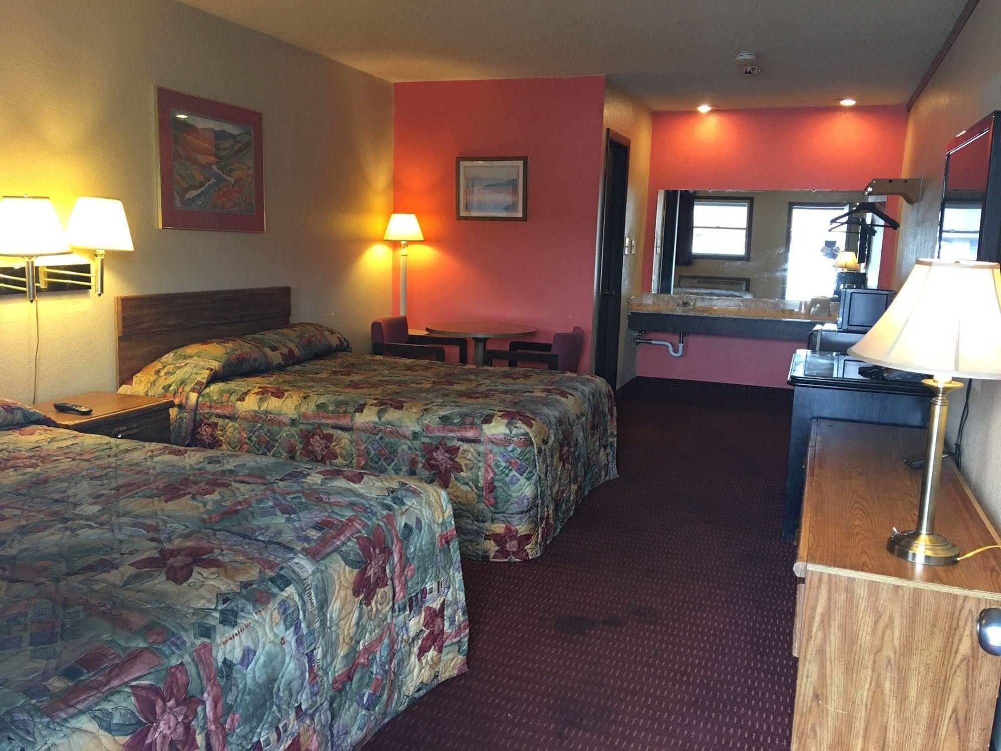 6 Mo Hotel